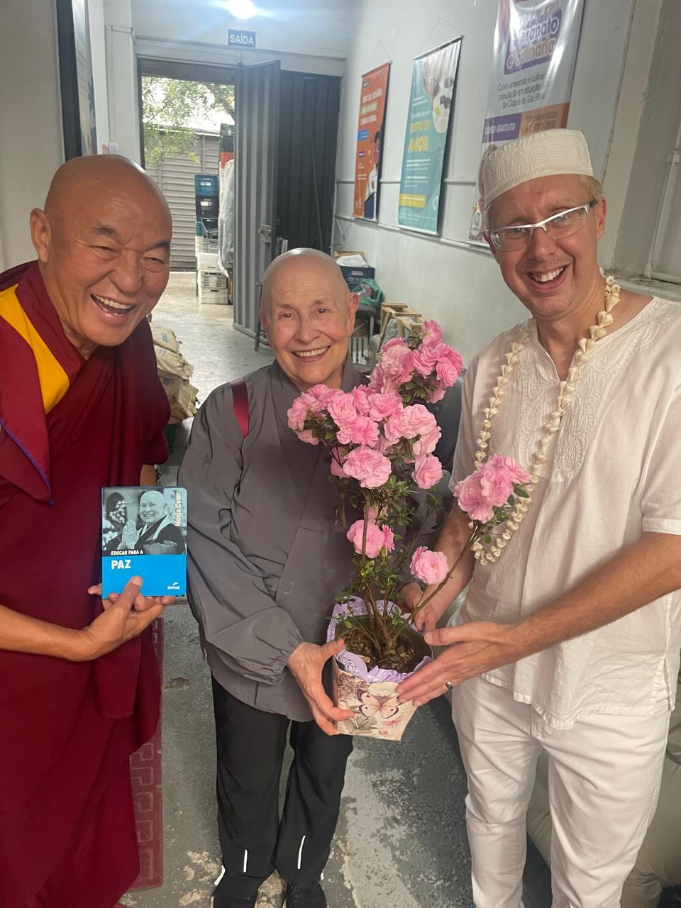 Ven. Thubten Wangchen, Monja Coen e Pai Denisson D'Angiles em São Paulo
